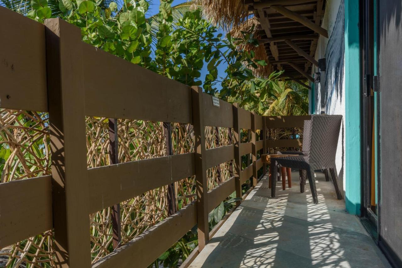 הולבוקס איילנד Hotel Villas Tiburon מראה חיצוני תמונה