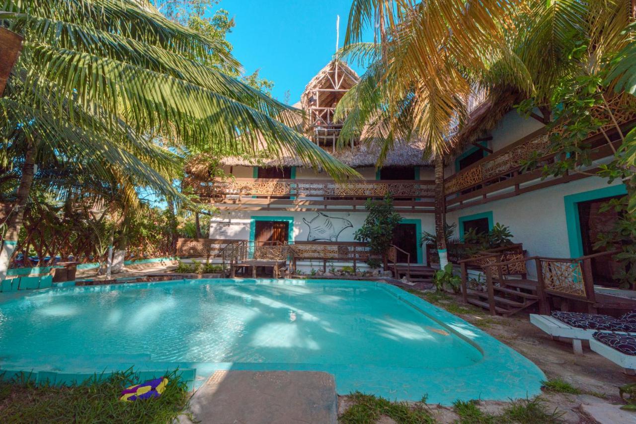 הולבוקס איילנד Hotel Villas Tiburon מראה חיצוני תמונה