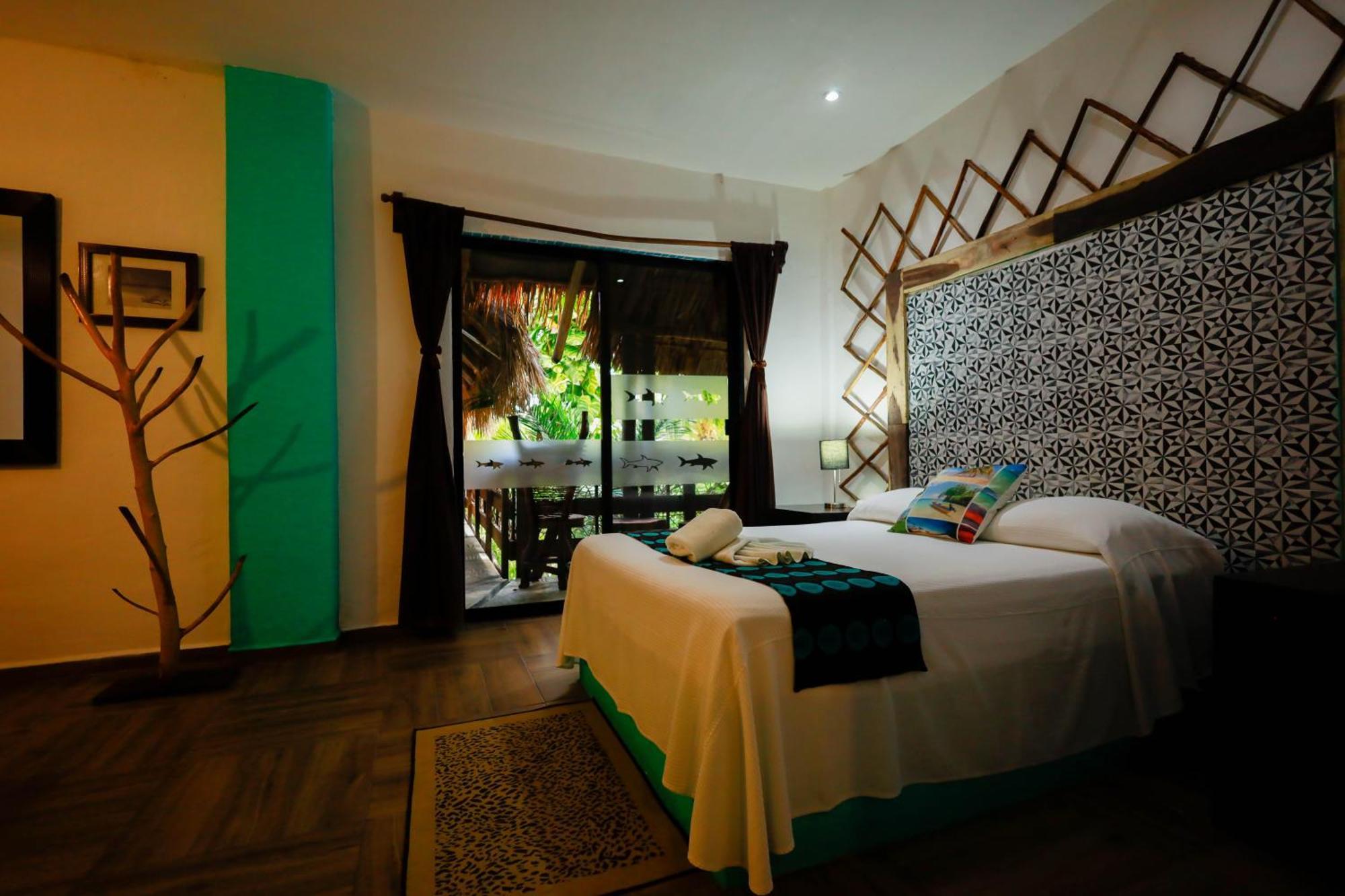 הולבוקס איילנד Hotel Villas Tiburon מראה חיצוני תמונה