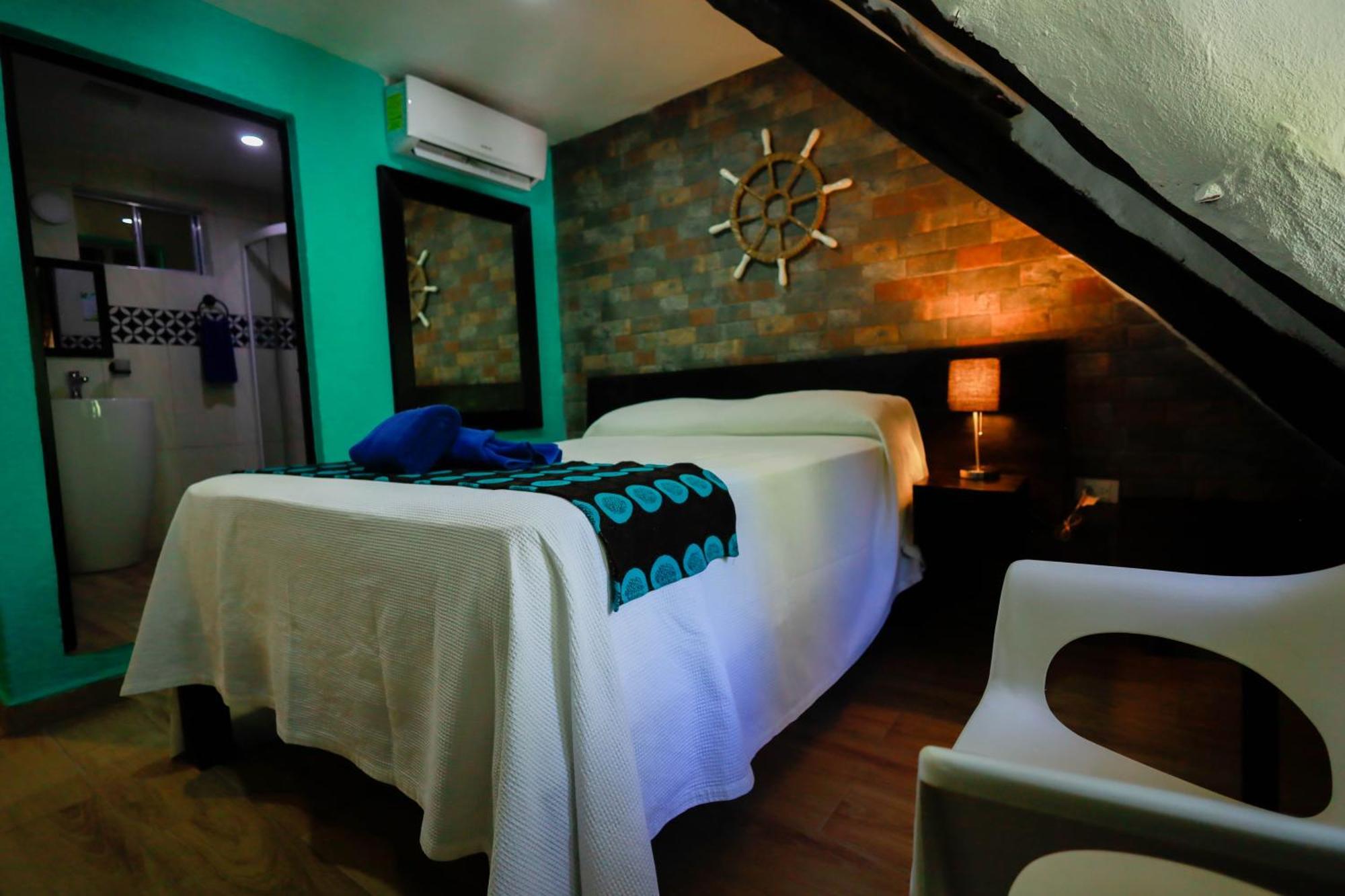 הולבוקס איילנד Hotel Villas Tiburon מראה חיצוני תמונה
